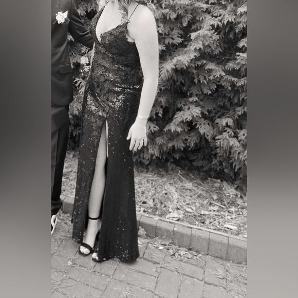 Black prom dress - Picture 3 of 5